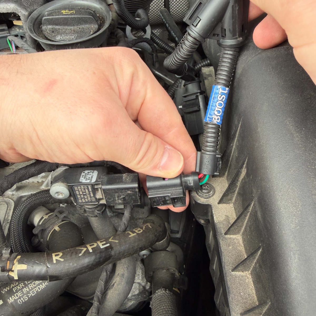 Connecting the Bluespark boost sensor plug